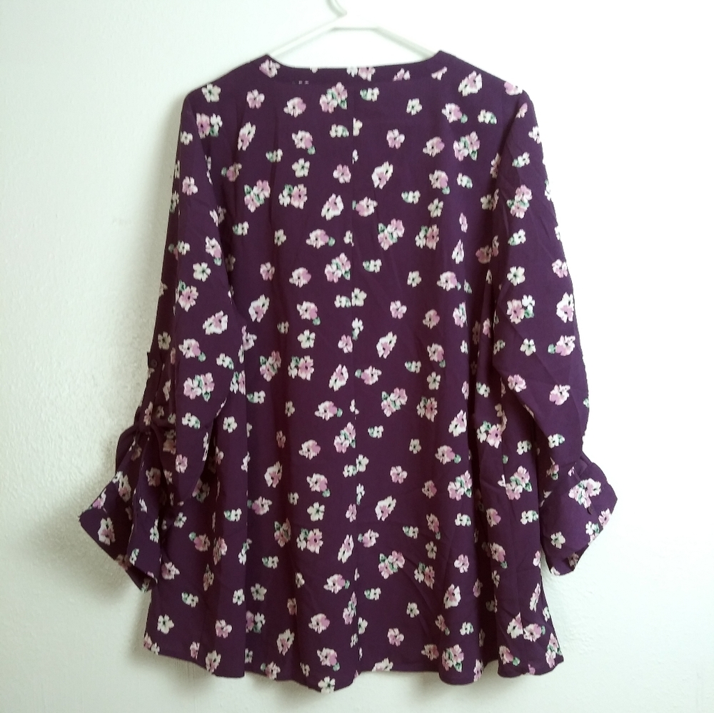 Lane Bryant 16 Blouse Purple Floral Ruffled V Notch- Tab Sleeve - Picture 5 of 14